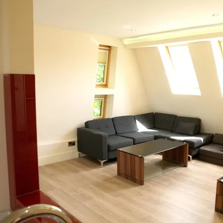 Rent this 3 bed apartment on Thurloe Street Car Park in Basil Street, Victoria Park