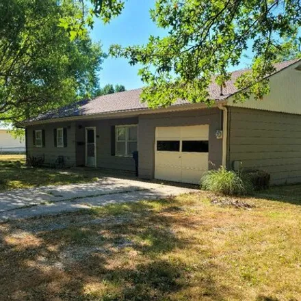 Buy this 3 bed house on 980 West Pine Street in Columbus, KS 66725