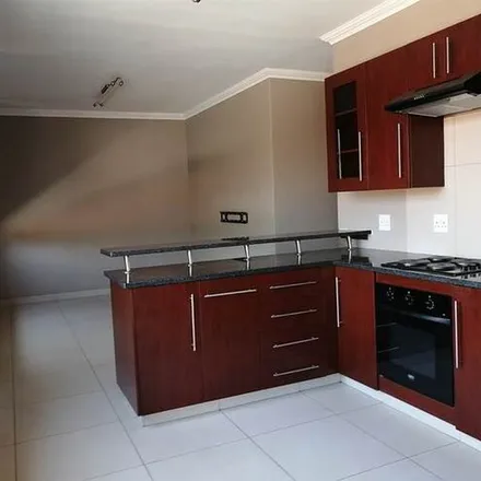 Image 2 - 120 23rd Street, Maroelana, Pretoria, 0102, South Africa - Apartment for rent