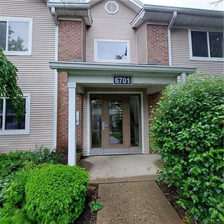 Buy this 2 bed condo on 1340 Hollow Run in Centerville, OH 45459