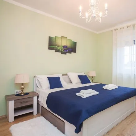 Rent this 3 bed house on 23241 Poličnik
