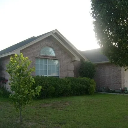 Rent this 3 bed house on 424 Hillside Drive in Aledo, TX 76008