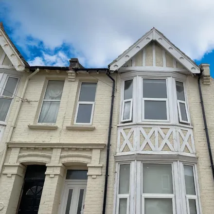 Rent this 3 bed apartment on Caves Road in St Leonards, TN38 0BY