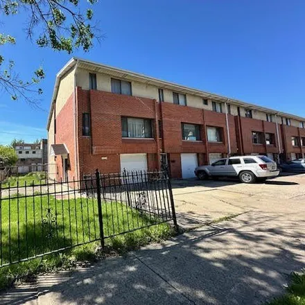 Buy this 3 bed house on 611 W 25th Pl in Chicago, Illinois