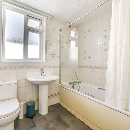 Rent this 5 bed apartment on Boundary Road in London, E13 9PW