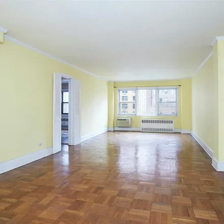 Image 2 - 205 EAST 77TH STREET 8AJ in New York - Apartment for sale