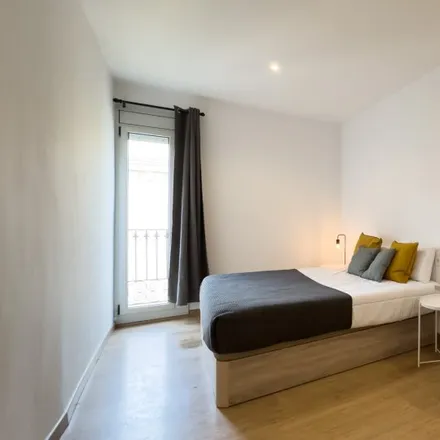 Rent this 4 bed room on Bosforo in Carrer de Santa Madrona, 08001 Barcelona