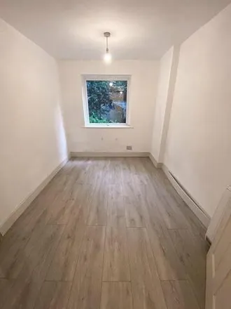 Image 1 - The Acorns, 51-83 Queenswood Gardens, London, E11 3SF, United Kingdom - Apartment for rent