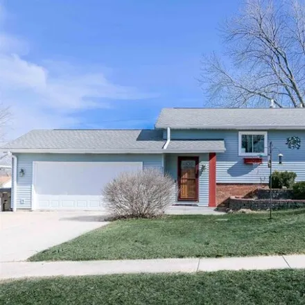 Buy this 3 bed house on 926 Hillside Drive in Jefferson, WI 53549