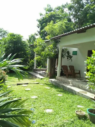 Rent this 4 bed house on Moragollewa