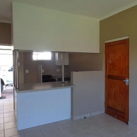 Image 2 - Brakbos Road, Florapark, Upington, 8801, South Africa - Apartment for rent