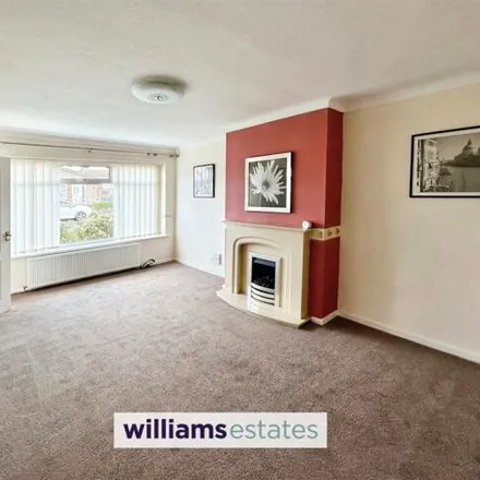 Image 2 - Links Avenue, Rhuddlan, LL18 5SA, United Kingdom - House for rent
