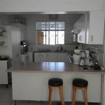 Image 6 - 4th Avenue, Houghton Estate, Johannesburg, 2001, South Africa - Apartment for rent