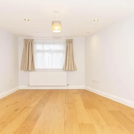 Rent this 4 bed apartment on Waverley Avenue in Harrow Road, London