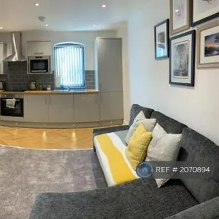 Image 2 - Hall Cross Hill, City Centre, Doncaster, DN1 2EG, United Kingdom - Apartment for rent