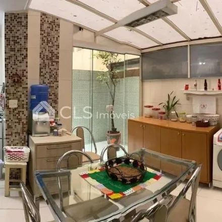 Buy this 2 bed apartment on Rua Doutor Albuquerque Lins 528 in Santa Cecília, São Paulo - SP