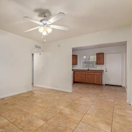 Image 6 - 1819 East Sheridan Street, Phoenix, AZ 85006, USA - Apartment for rent