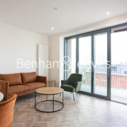 Rent this 1 bed apartment on Skyline Tower in Woodberry Grove, London