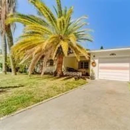 Image 2 - 930 Lantana Avenue, Clearwater, FL 33767, USA - House for sale