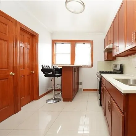 Image 7 - 34 71st Street, New York, NY 11209, USA - House for sale