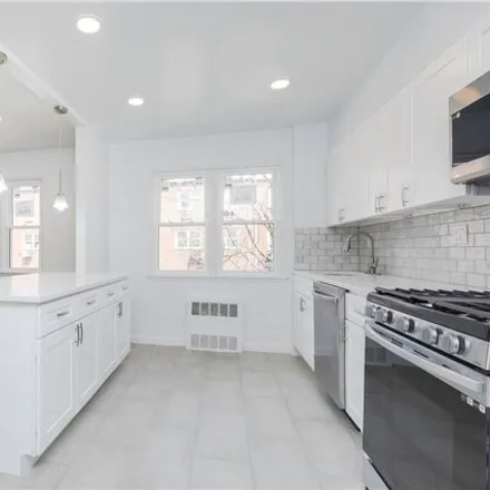 Image 7 - 729 East 81st Street, New York, NY 11236, USA - House for sale