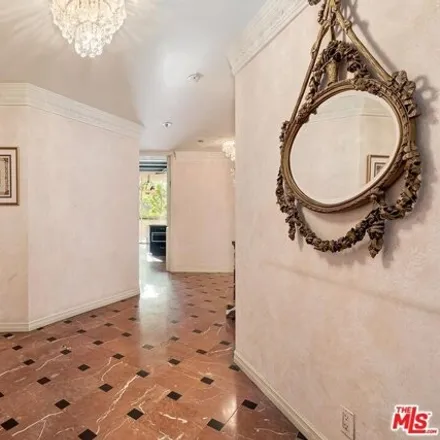 Image 2 - Temple Emmanuel, North Clark Drive, Beverly Hills, CA 90211, USA - Condo for sale