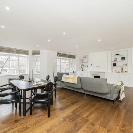 Rent this 4 bed apartment on Holland Villas Road in London, W14 8BT