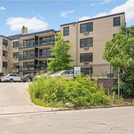 Buy this 1 bed condo on 3150 Excelsior Blvd Apt 201 in Minneapolis, Minnesota
