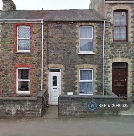 Rent this 3 bed townhouse on Autotune Garage in Glannant Road, Carmarthen