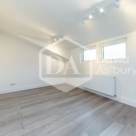 Rent this 4 bed apartment on Paradise in 31 Turnpike Lane, London