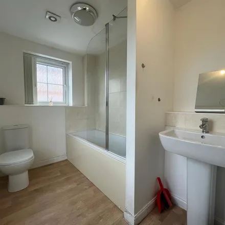 Image 6 - Tiles And Bathrooms Of Destinction, Foleshill Road, Daimler Green, CV1 4JD, United Kingdom - Apartment for rent