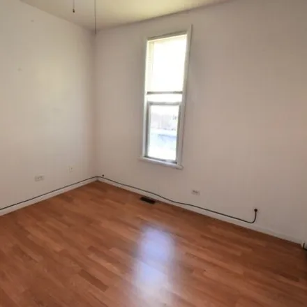 Image 7 - 3900 West Diversey Avenue, Chicago, IL 60641, USA - House for rent