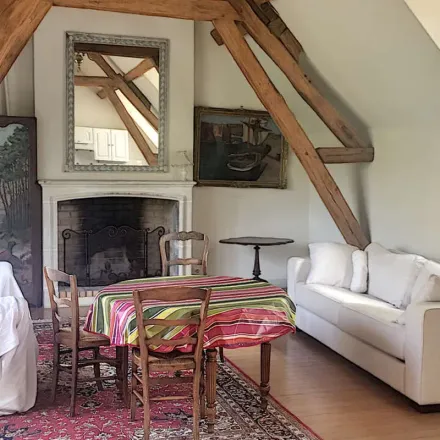 Rent this 4 bed apartment on 32 Rue du Châtel in 60300 Senlis, France