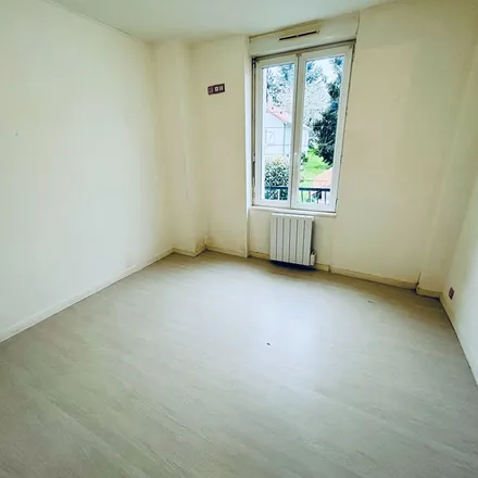 Rent this 5 bed apartment on 19 bis Avenue de Châlons in 77640 Jouarre, France
