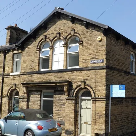 Rent this 3 bed townhouse on Fern Place in Saltaire Road, Saltaire