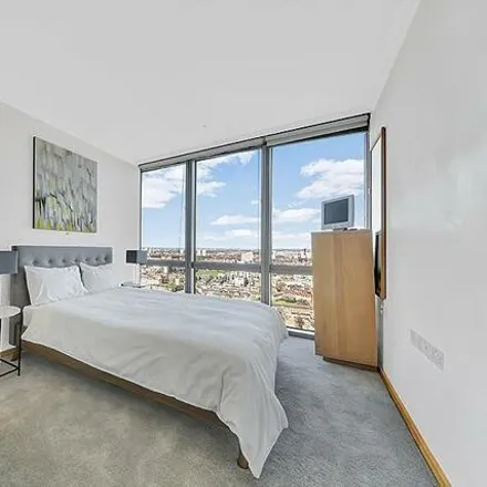 Image 8 - 1 West India Quay, 26 Hertsmere Road, Canary Wharf, London, E14 4AW, United Kingdom - Apartment for rent