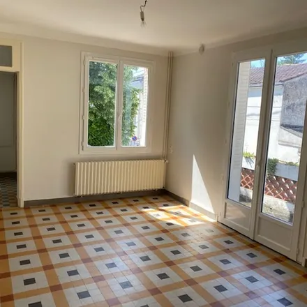 Rent this 4 bed apartment on 19 Rue de la République in 82200 Moissac, France