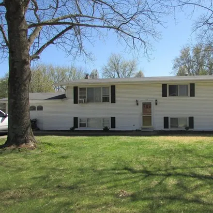Buy this 5 bed house on 389 North Walnut Street in Marshfield, MO 65706
