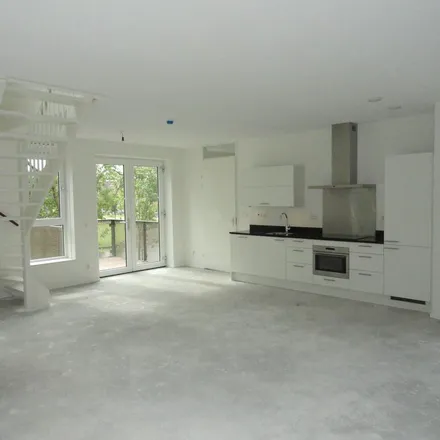 Rent this 6 bed apartment on Jan Wolkerssingel 183 in 3541 AA Utrecht, Netherlands