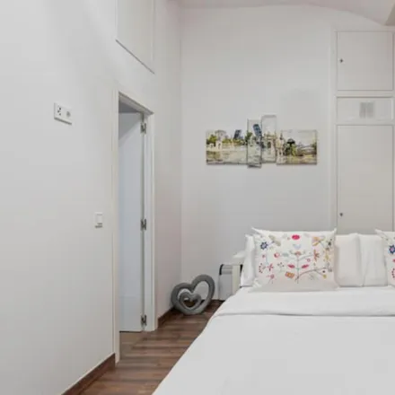 Rent this 1 bed apartment on Madrid in Calle Daganzo, 14