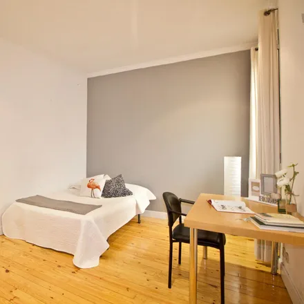 Rent this 4 bed room on Madrid in Calle del Duque de Rivas, 2