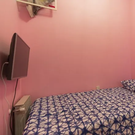 Rent this 3 bed room on La Hummusería in Calle de Hernán Cortés, 8