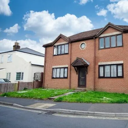 Buy this studio apartment on 64 Dean Road in Southampton, SO18 6AN