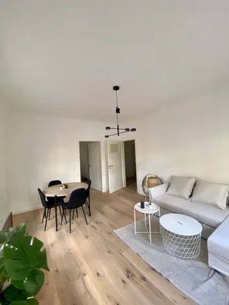 Rent this 2 bed apartment on Hahnstraße 43 in 70199 Stuttgart, Germany
