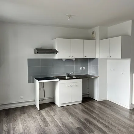 Rent this 3 bed apartment on 32 Rue de l'Église in 76150 Maromme, France