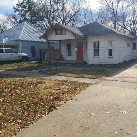 Buy this 2 bed house on 981 West Division Street in Henryetta, OK 74437