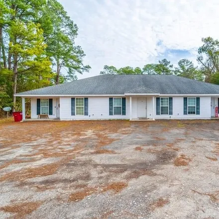 Buy this 12 bed house on 529 Lazy Lane in Blackshear, GA 31516