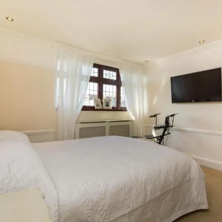Image 6 - Finwhale House, 1-14 Glengall Grove, Cubitt Town, London, E14 3NA, United Kingdom - Room for rent