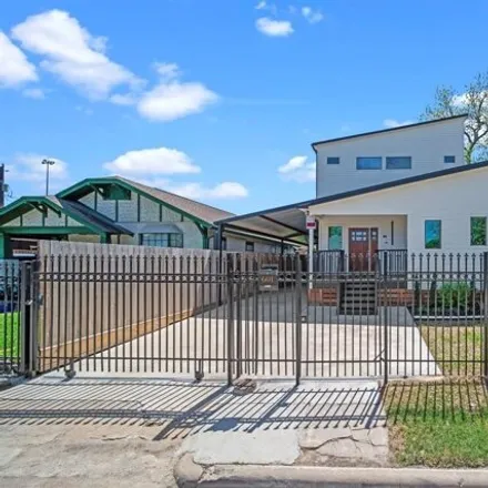 Buy this 3 bed house on 603 Cottage Street in Houston, TX 77009