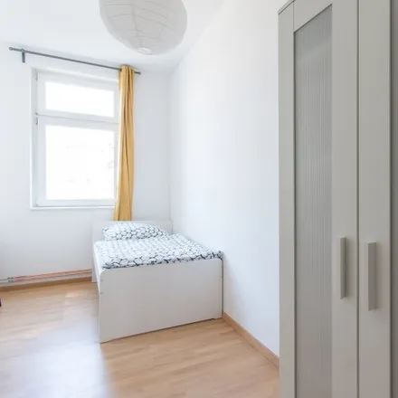 Rent this 5 bed room on Petersburger Straße 63 in 10249 Berlin, Germany
